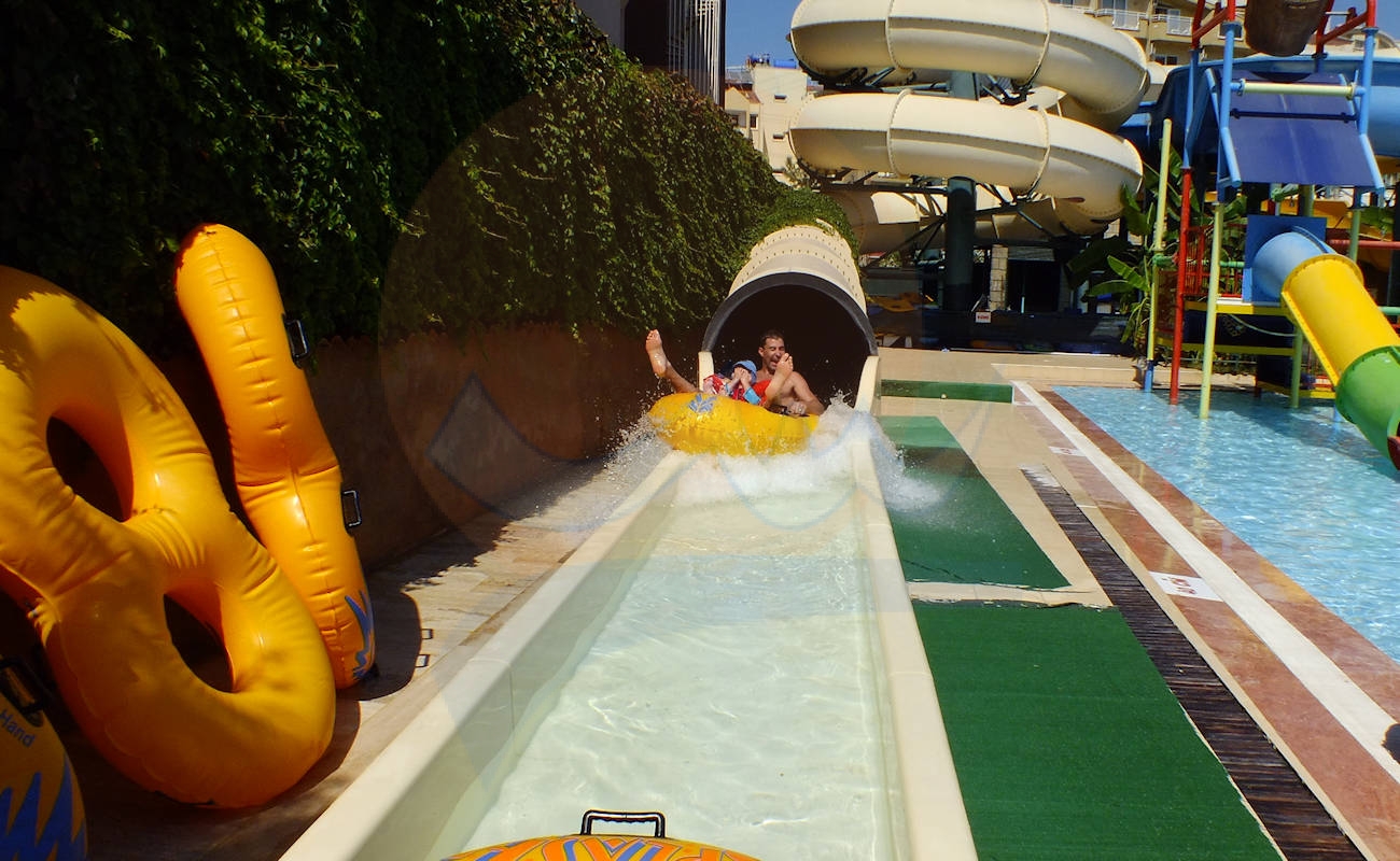 Marmaris Atlantis Su Parkı Kara Delik Kaydırağı Marmaris Atlantis Su Parkı Kara Delik Kaydırağı